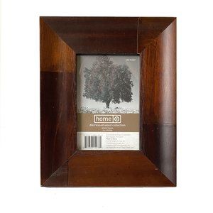 TARGET HOME DISTRESSED WOOD PHOTO FRAME 4 x 6"